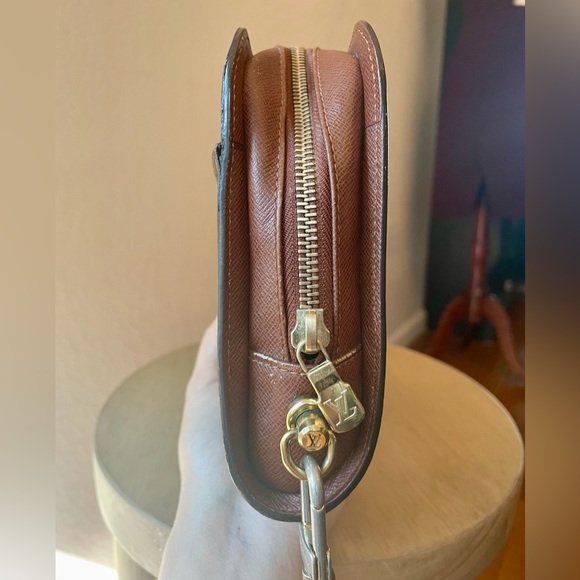 Adorable Louis Vuitton Monogram Wristlet/Pouch - Picture 10 of 14